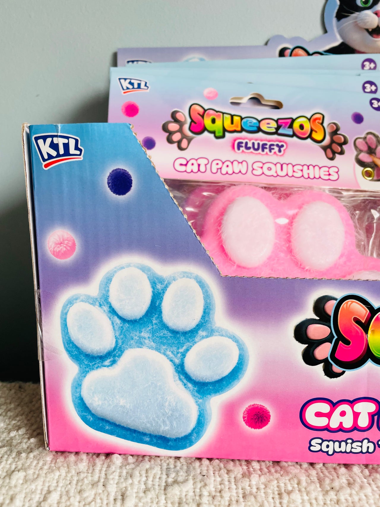 🐾🤍 White Taba Feel Fluffy Cat Paw Squishy Toy
