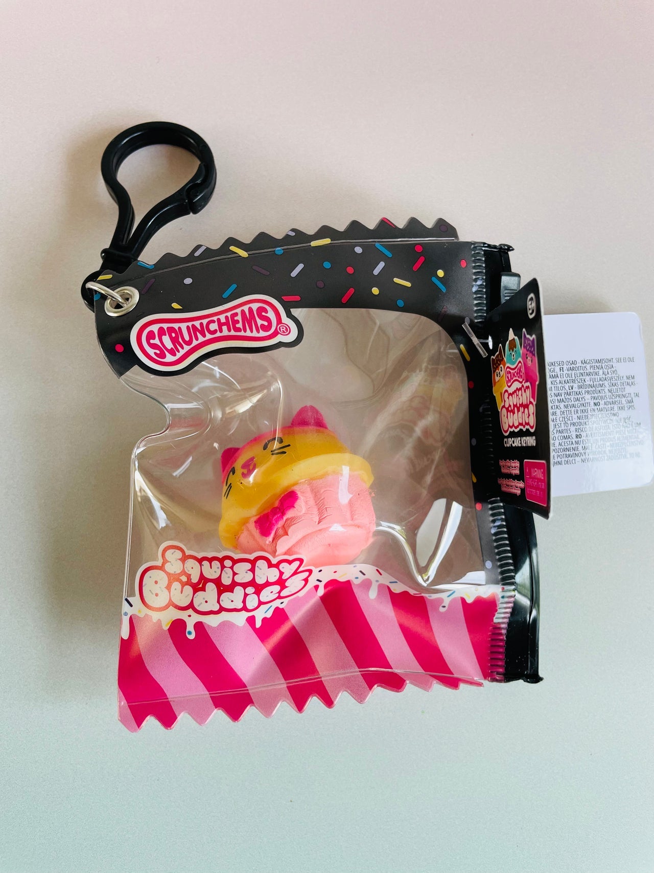 🍓🐱 Scrunchems Squishy Buddies Cupcake Keyring (Assorted)